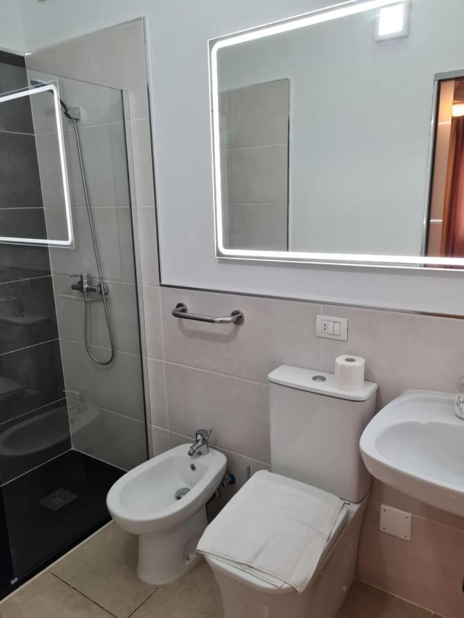 Habitaciones Nathaly Armenime Buitenkant foto