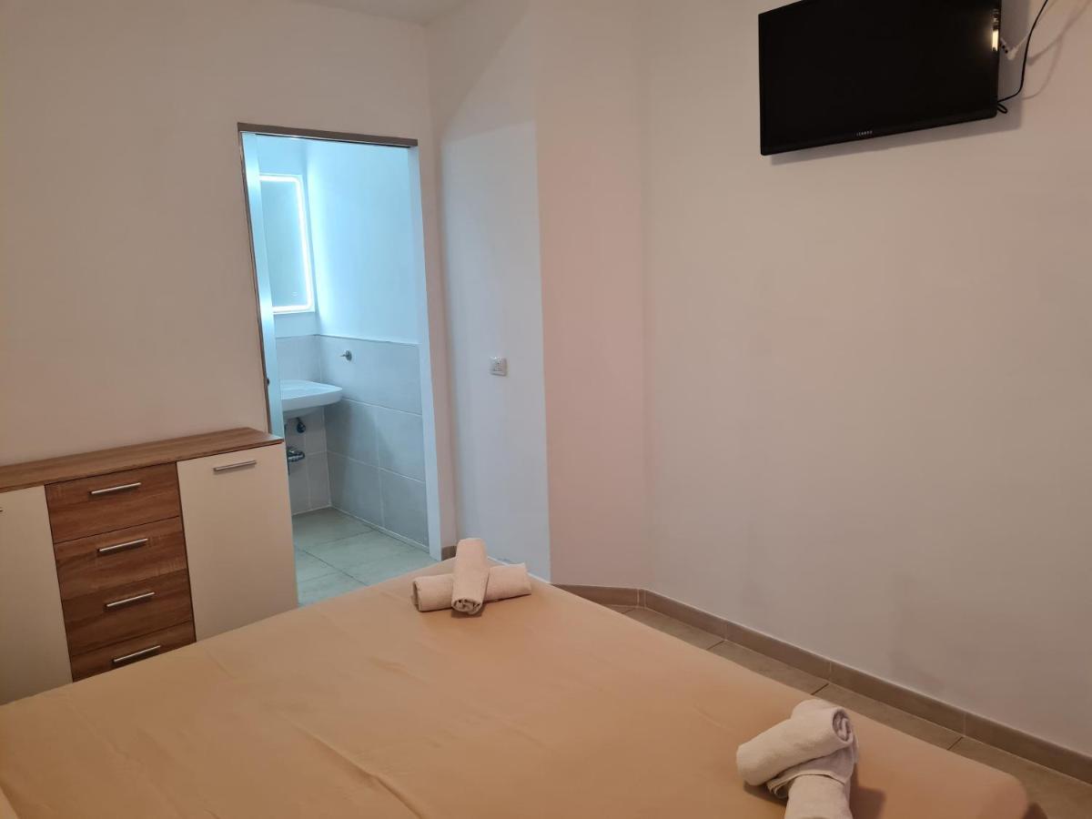 Habitaciones Nathaly Armenime Buitenkant foto