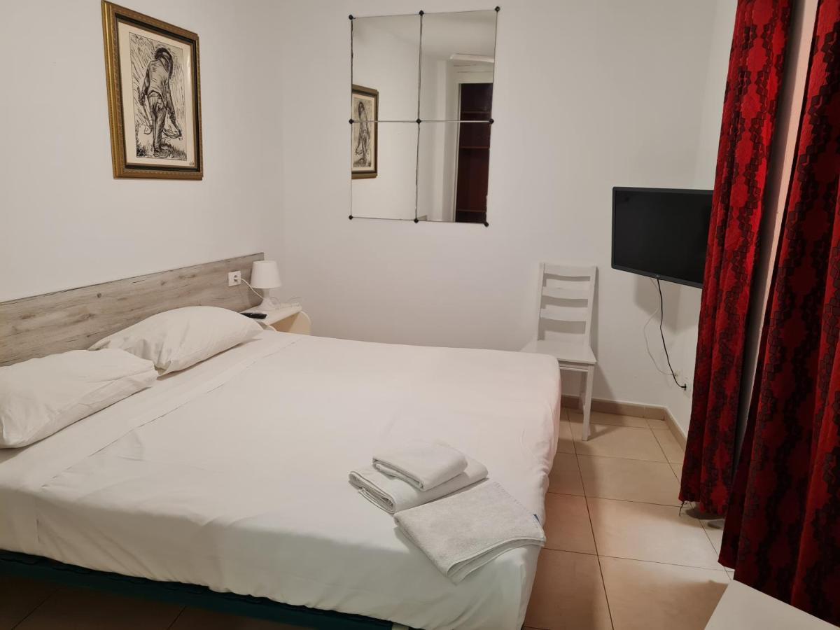 Habitaciones Nathaly Armenime Buitenkant foto